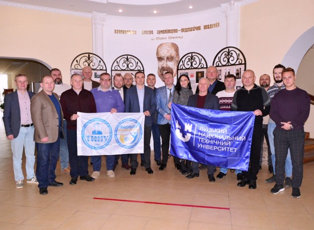 Спільне фото з організаторами конференції